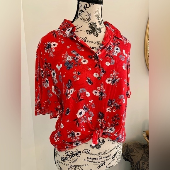 Red floral Rewind tie-up Blouse Sz Med NWOT - Picture 2 of 8